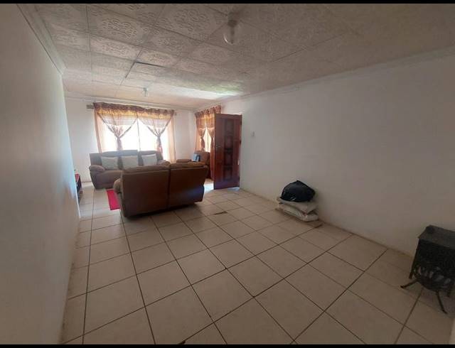 4 BEDROOM HOUSE FOR SALE IN SAVANNA PARK